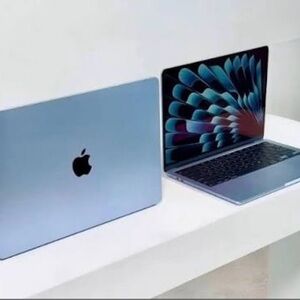Apple 13 in MacBook Air 2025
